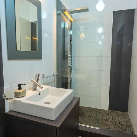 公寓 Cozy & Spacious Near Victoriei Square *