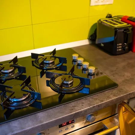 Cozy & Spacious Near Victoriei Square *