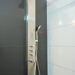 Апартаменти Cozy & Spacious Near Victoriei Square *