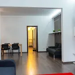Апартаменти Cozy & Spacious Near Victoriei Square *