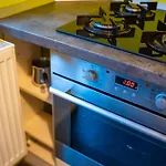 Cozy & Spacious Near Victoriei Square Apartman *
