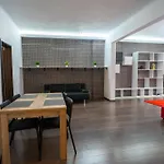 Апартаменти Cozy & Spacious Near Victoriei Square