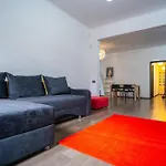 Cozy & Spacious Near Victoriei Square Apartman