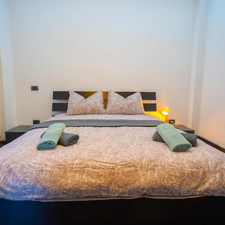 Cozy & Spacious Near Victoriei Square *