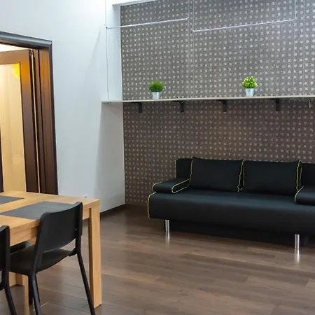 Daire Cozy & Spacious Near Victoriei Square