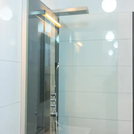 Cozy & Spacious Near Victoriei Square Daire *