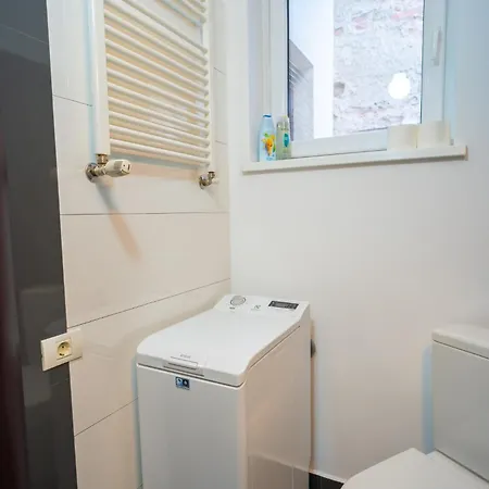 Cozy & Spacious Near Victoriei Square Daire