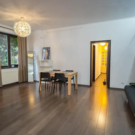 Cozy & Spacious Near Victoriei Square *