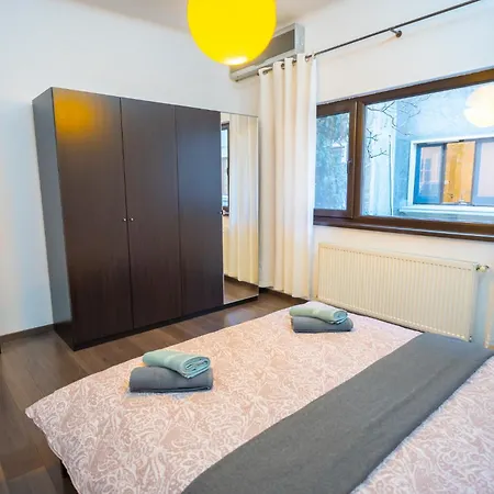 Cozy & Spacious Near Victoriei Square Bukareszt