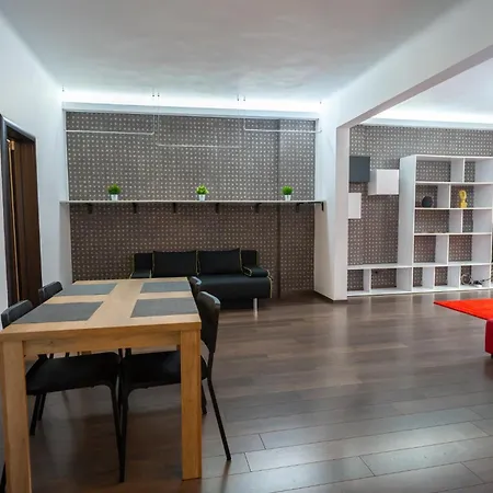 Daire Cozy & Spacious Near Victoriei Square
