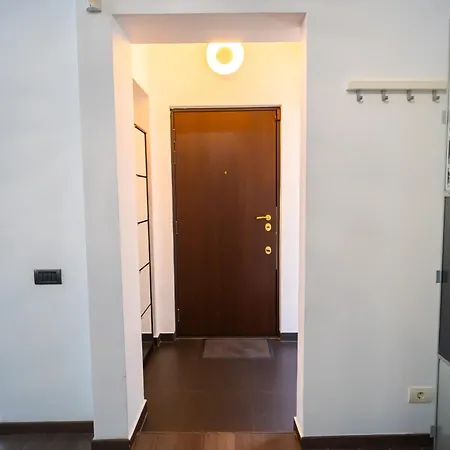 Cozy & Spacious Near Victoriei Square Bukareszt
