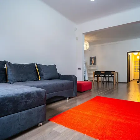 Cozy & Spacious Near Victoriei Square Daire