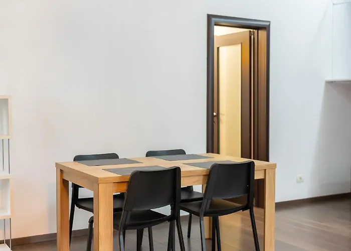 Cozy & Spacious Near Victoriei Square