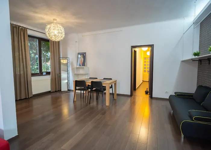 Cozy & Spacious Near Victoriei Square *