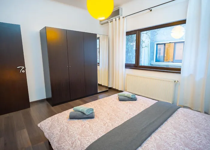 Cozy & Spacious Near Victoriei Square ブカレスト