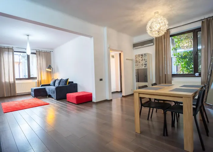 Cozy & Spacious Near Victoriei Square アパート ブカレスト