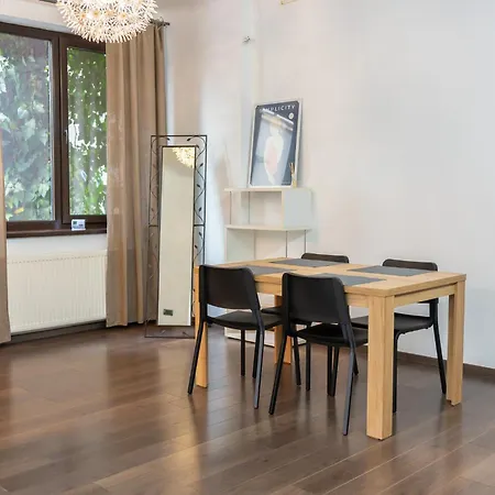 Cozy & Spacious Near Victoriei Square