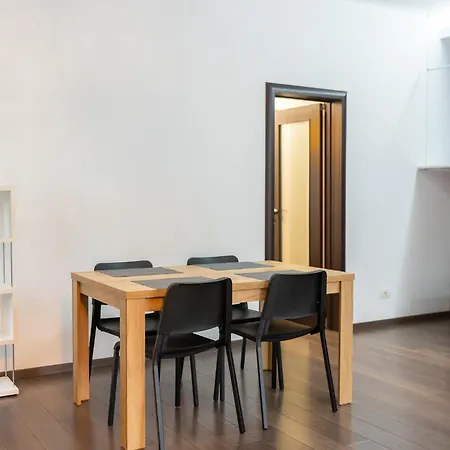 Cozy & Spacious Near Victoriei Square