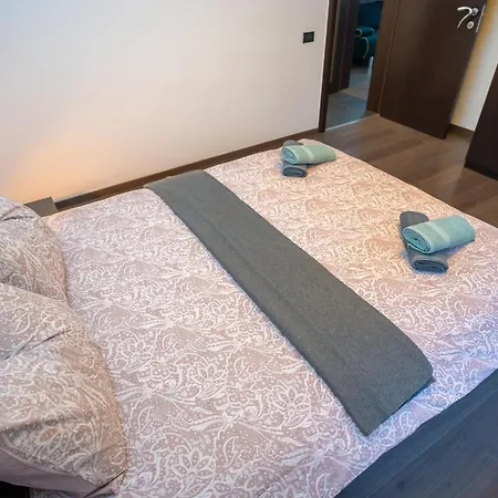 Apartment Cozy & Spacious Near Victoriei Square Bucharest