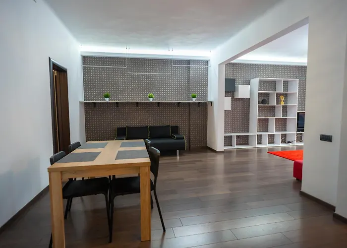 Apartment Cozy & Spacious Near Victoriei Square