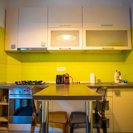 Cozy & Spacious Near Victoriei Square בוקרשט