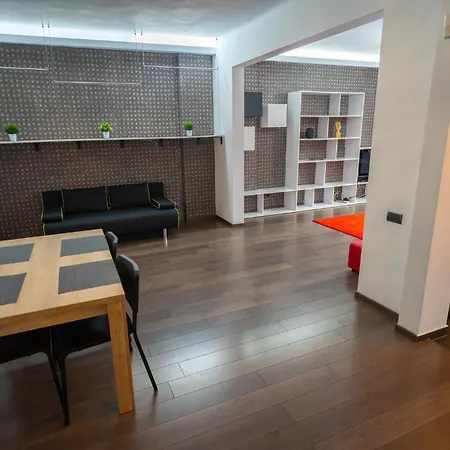 Cozy & Spacious Near Victoriei Square בוקרשט