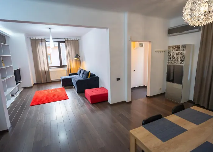 Cozy & Spacious Near Victoriei Square בוקרשט