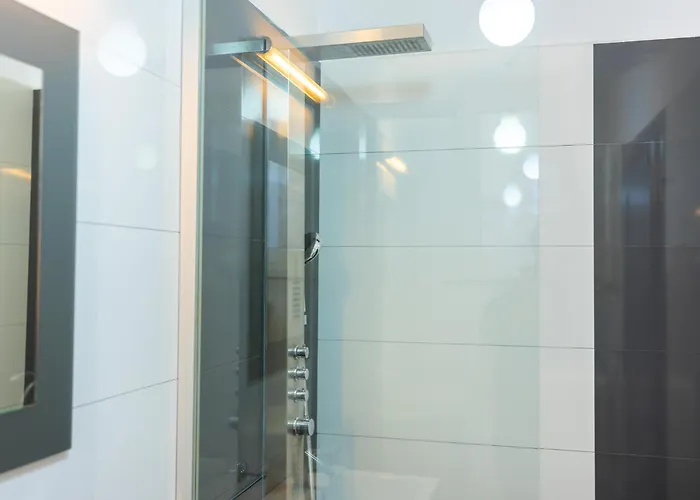 Cozy & Spacious Near Victoriei Square דירה *