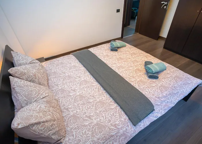 דירה Cozy & Spacious Near Victoriei Square בוקרשט