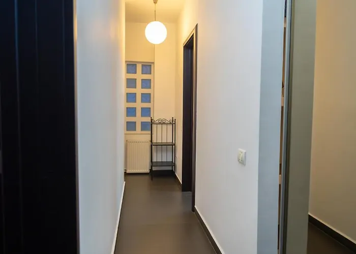 Cozy & Spacious Near Victoriei Square בוקרשט